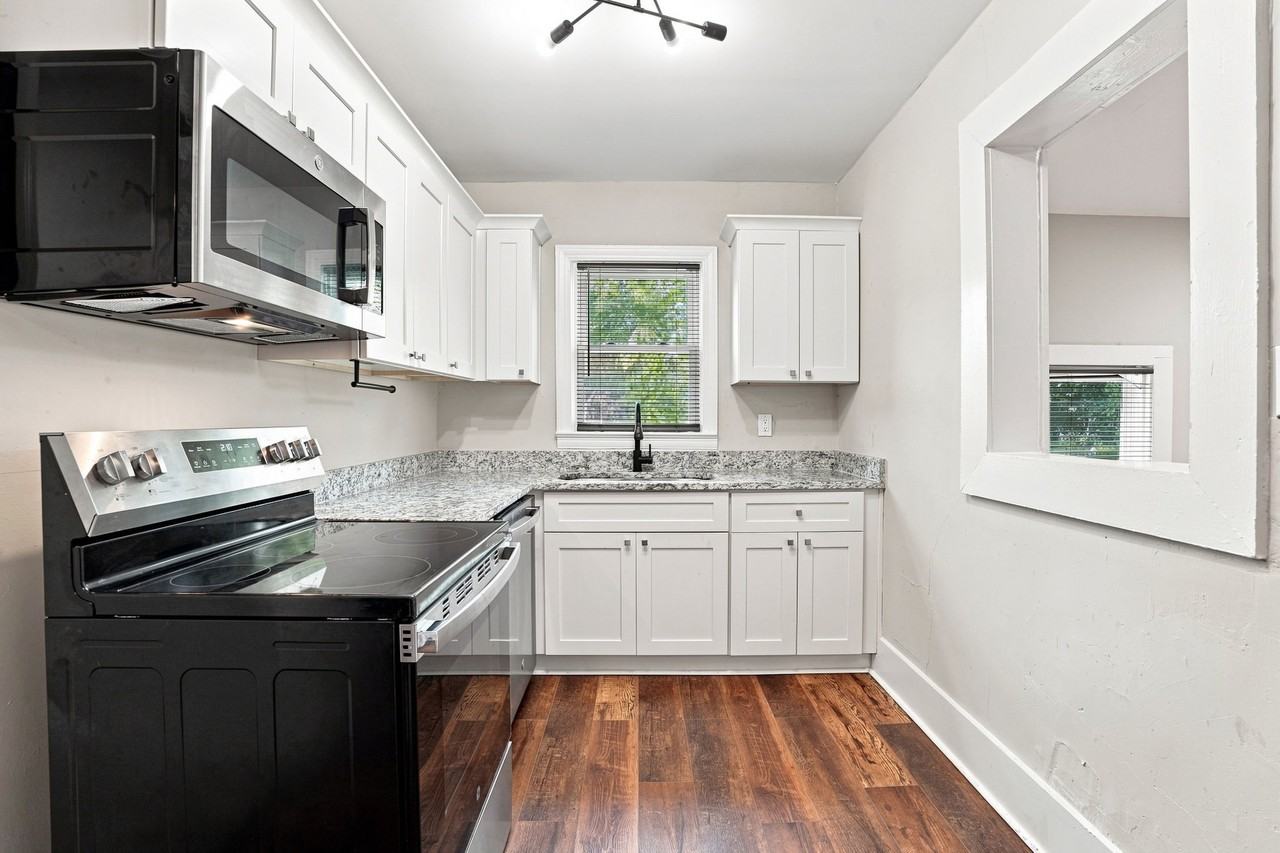 1124 Clark St #1 - Photo 6 of 29