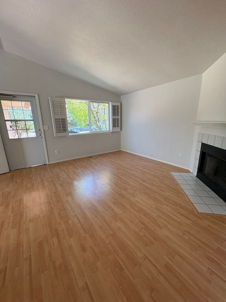 3737 Se 68th Ave - Photo 3 of 30