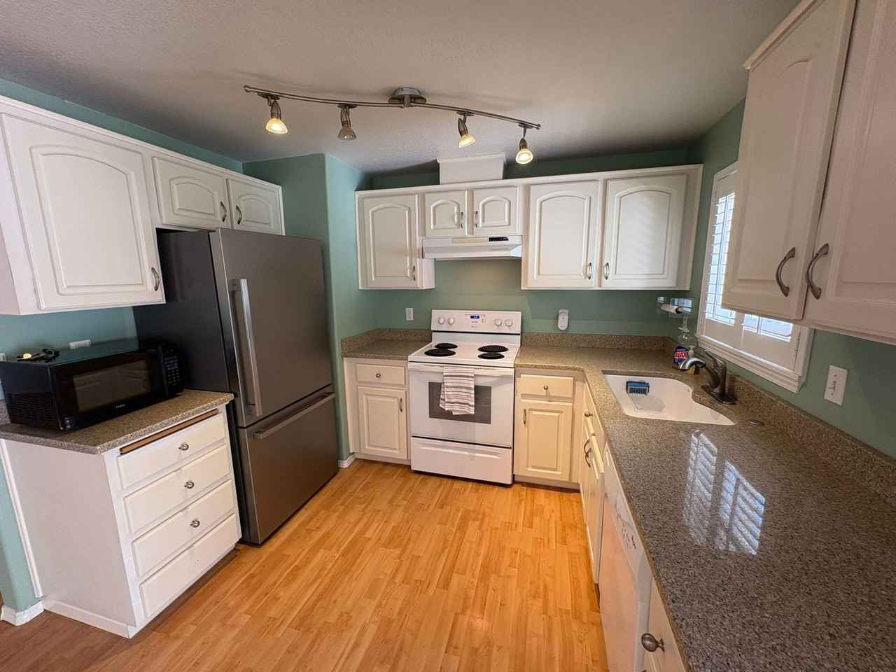 3737 Se 68th Ave - Photo 5 of 30