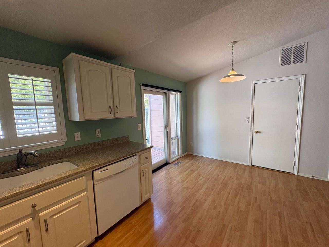 3737 Se 68th Ave - Photo 7 of 30