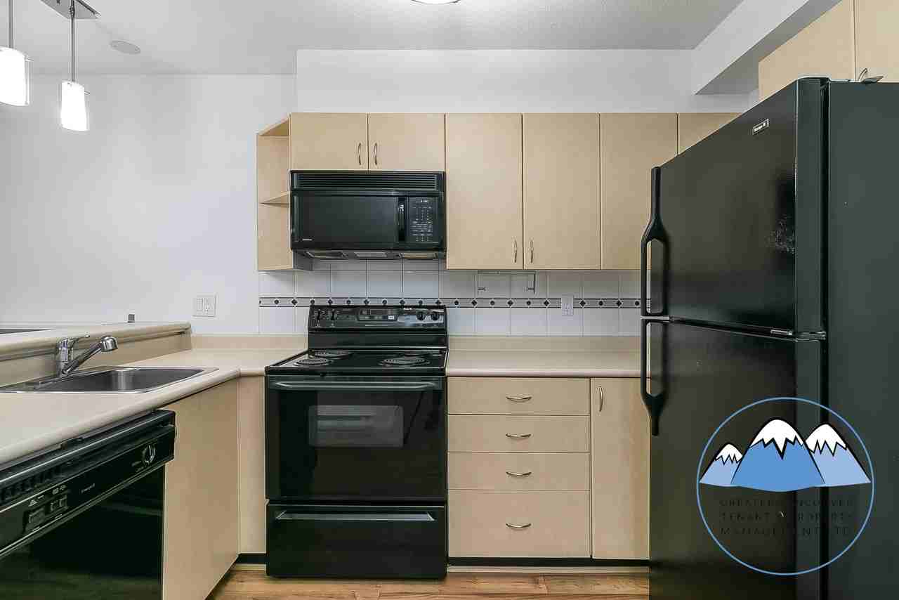 528 Rochester Ave - Photo 4 of 40