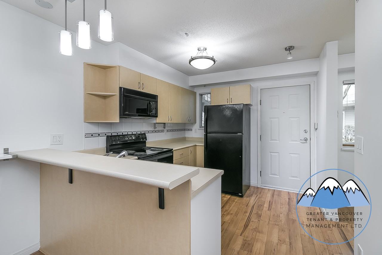 528 Rochester Ave - Photo 5 of 40