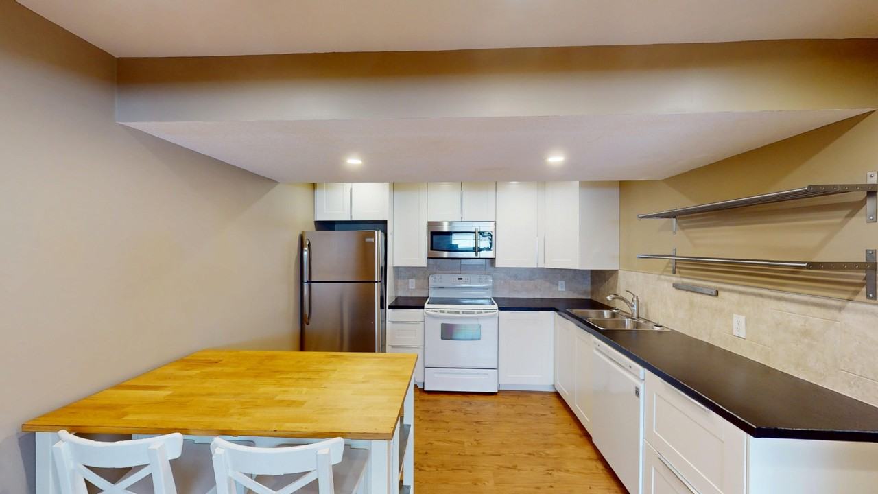 41B Huntford Rd Ne - Photo 2 of 14