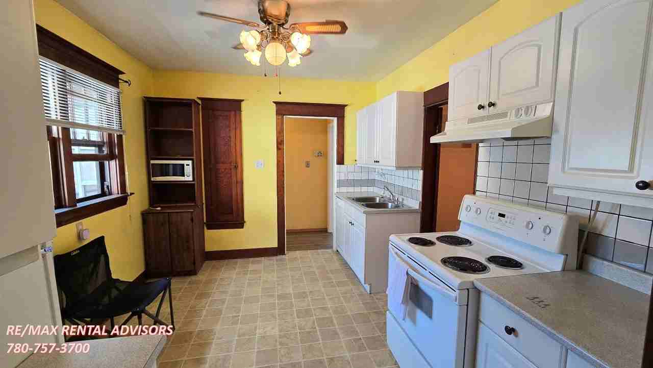 11825 62 St Nw - Photo 3 of 20