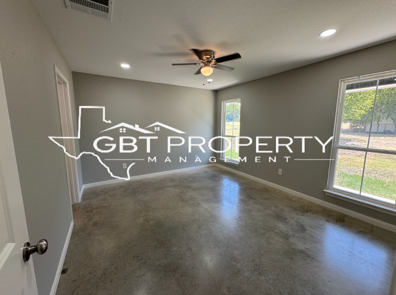 383 E Burleson Ave - Photo 5 of 10