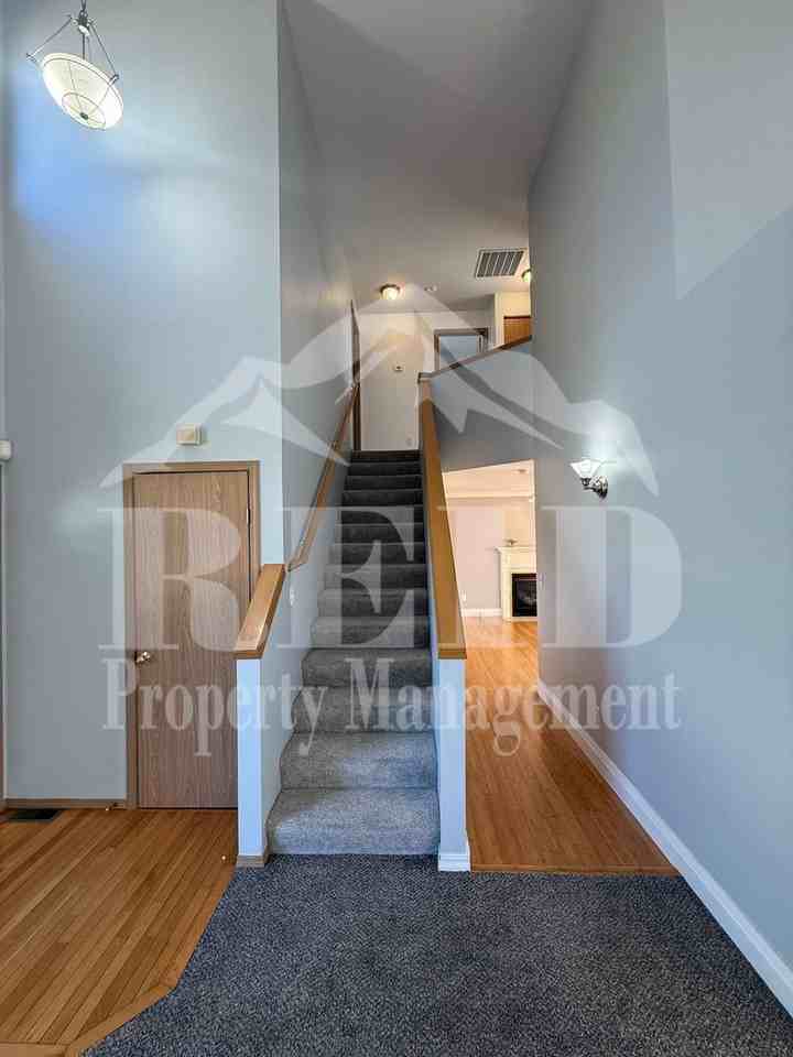 6037 Sycamore Ln Ne - Photo 7 of 33