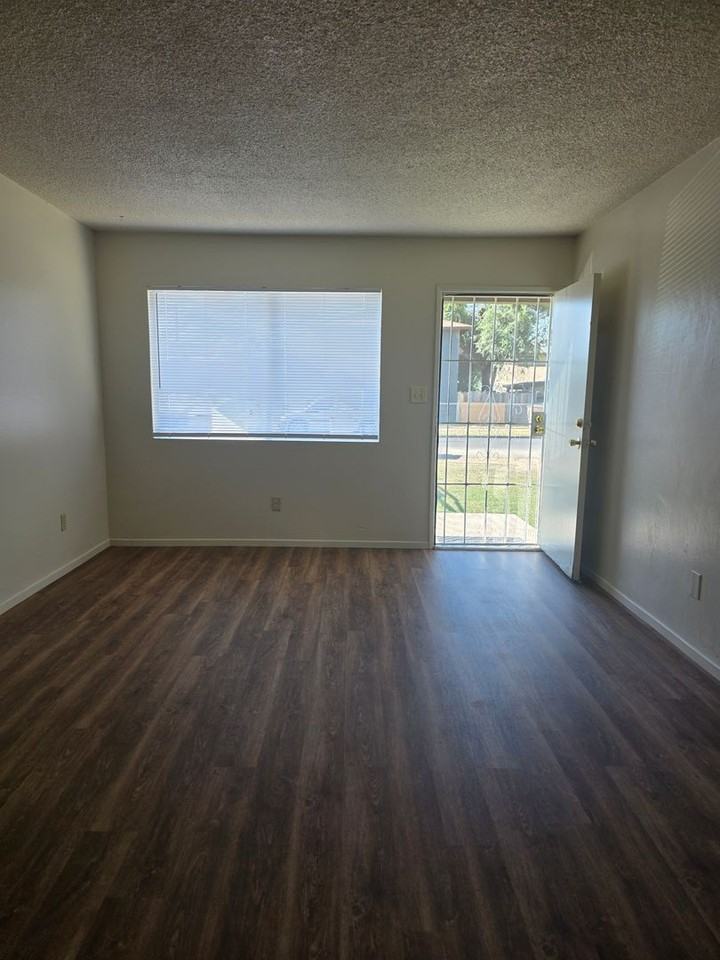 516 Lincoln Ave - Photo 2 of 10