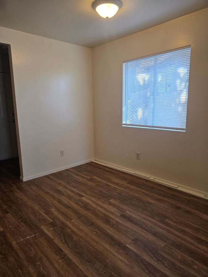 516 Lincoln Ave - Photo 3 of 10