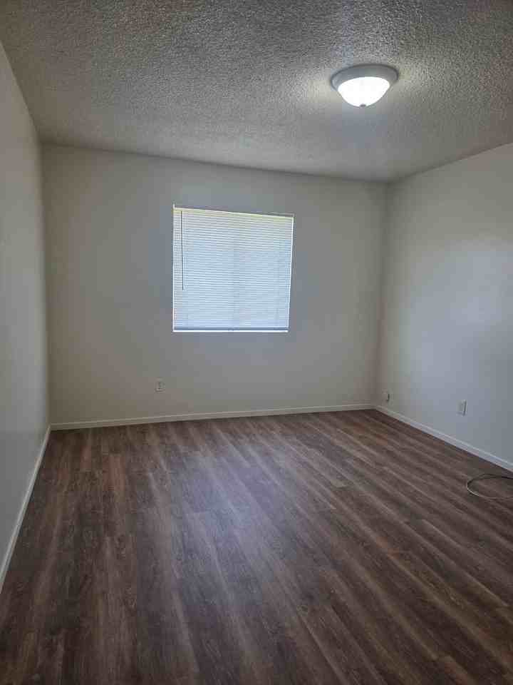 516 Lincoln Ave - Photo 5 of 10