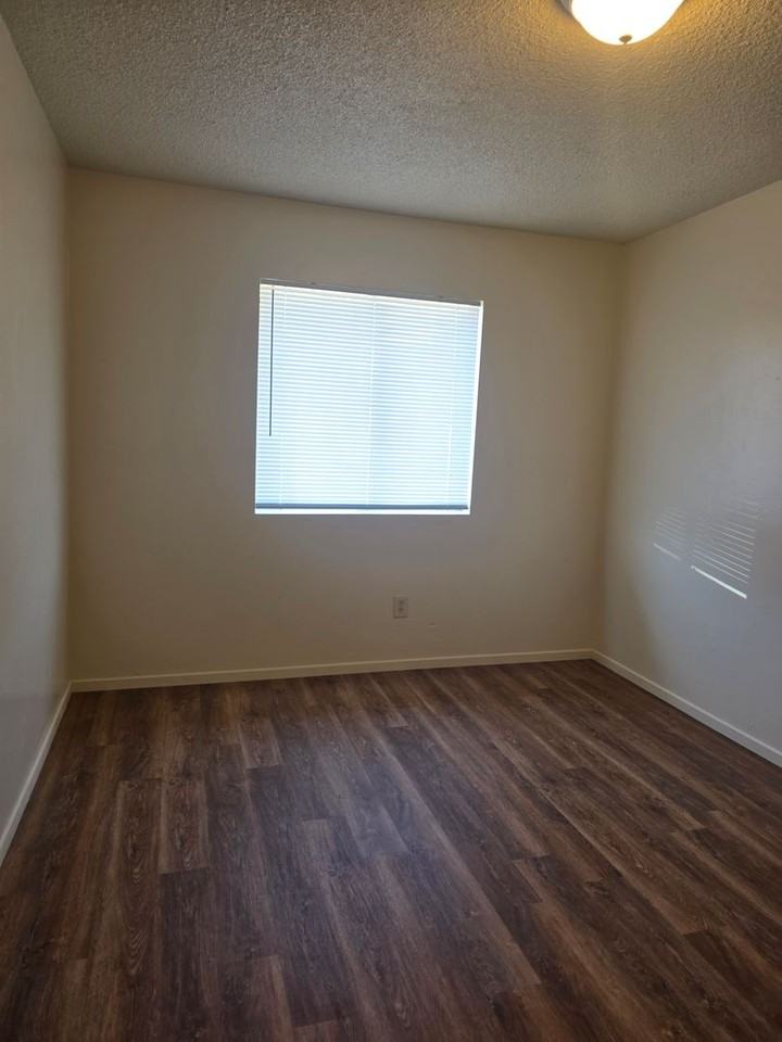 516 Lincoln Ave - Photo 6 of 10