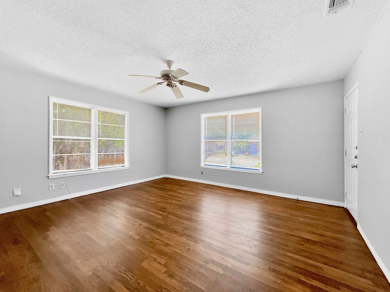 5400 Harmon Ave - Photo 4 of 24