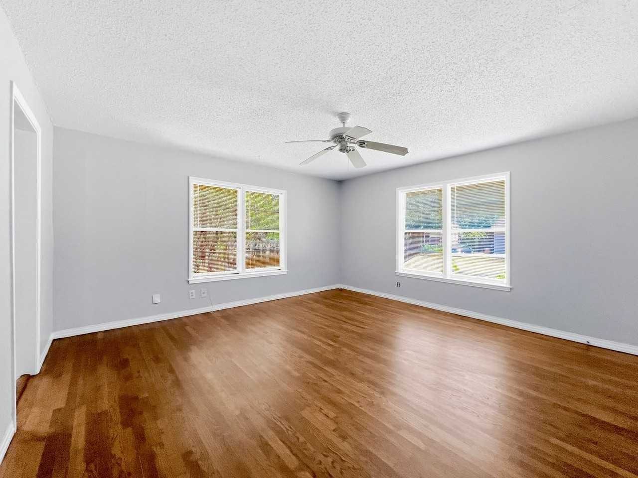 5400 Harmon Ave - Photo 5 of 24