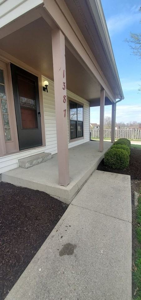 1387 Sanzon Dr - Photo 2 of 32