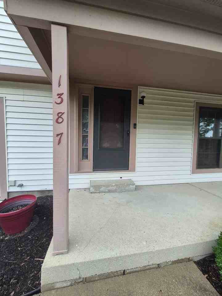 1387 Sanzon Dr - Photo 3 of 32