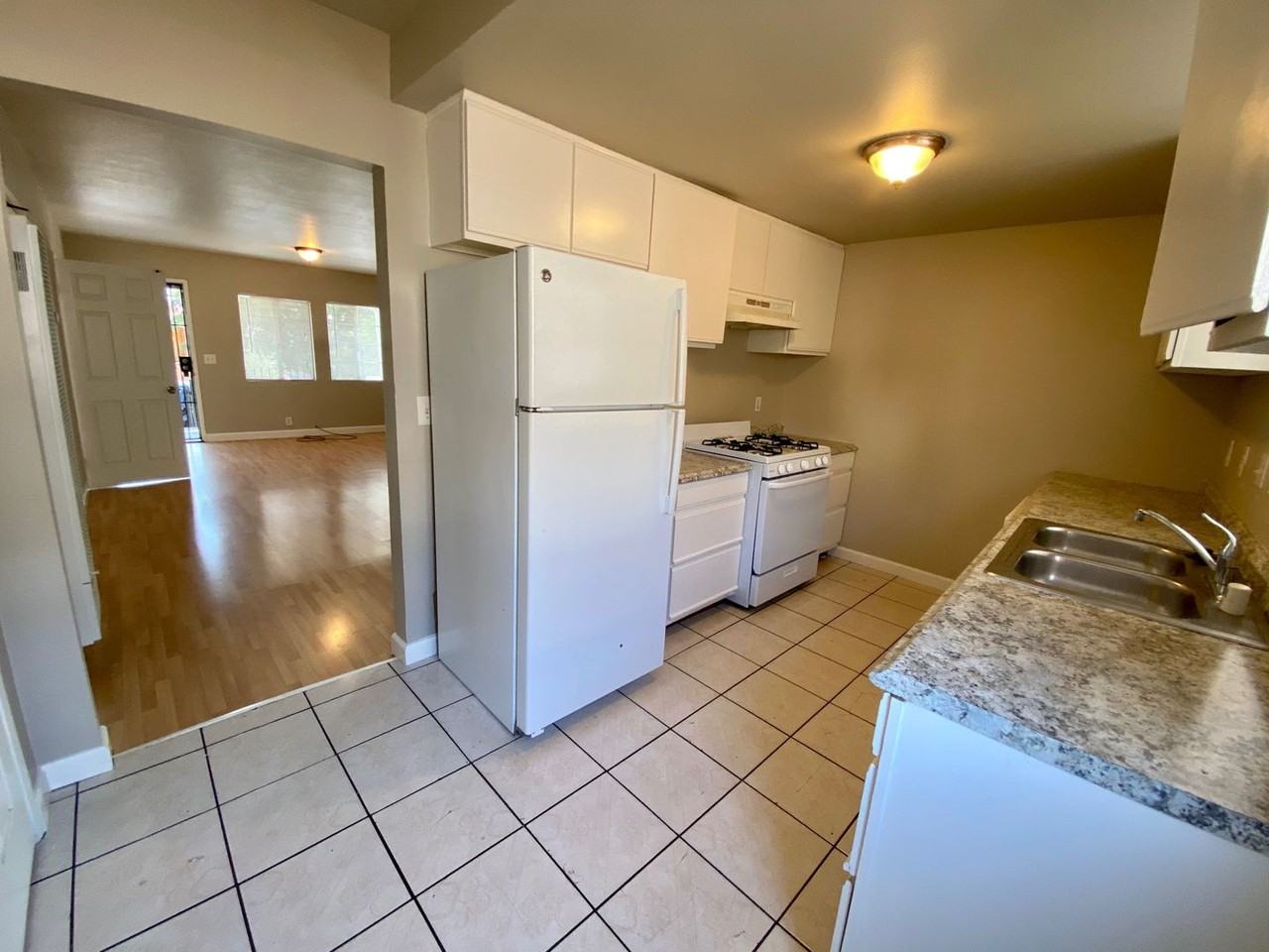 4086 Thorn St - Photo 4 of 9