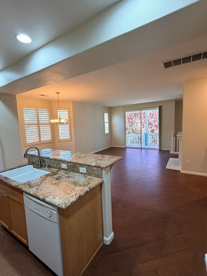 299 Gramercy Ln - Photo 5 of 14