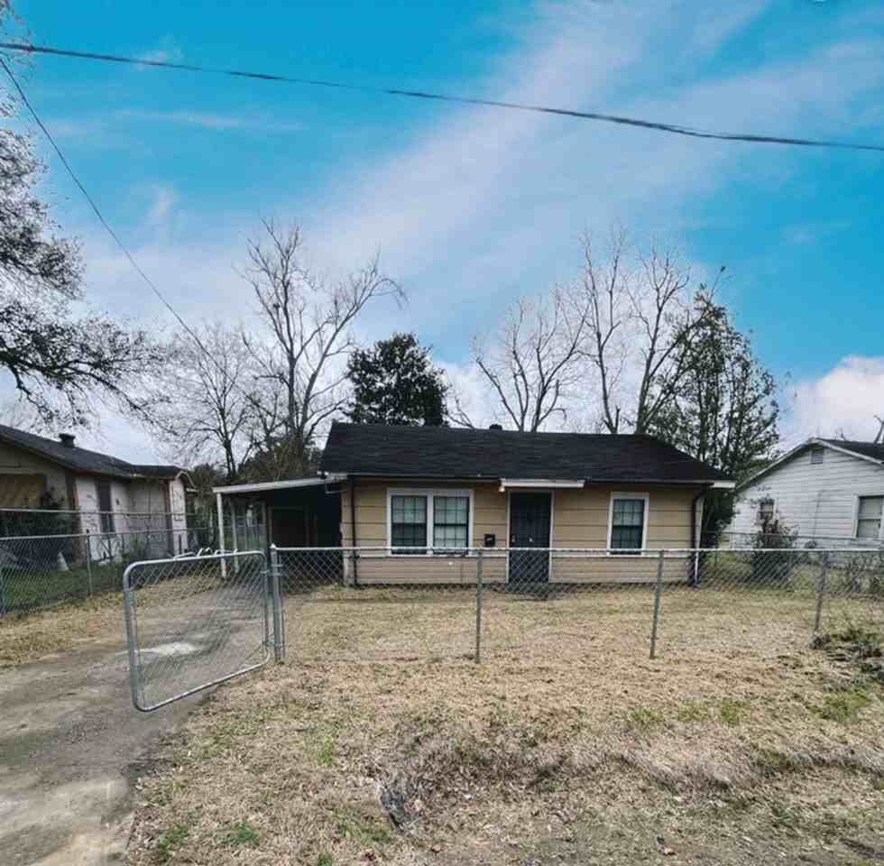4340 Pine St - Photo 2 of 8