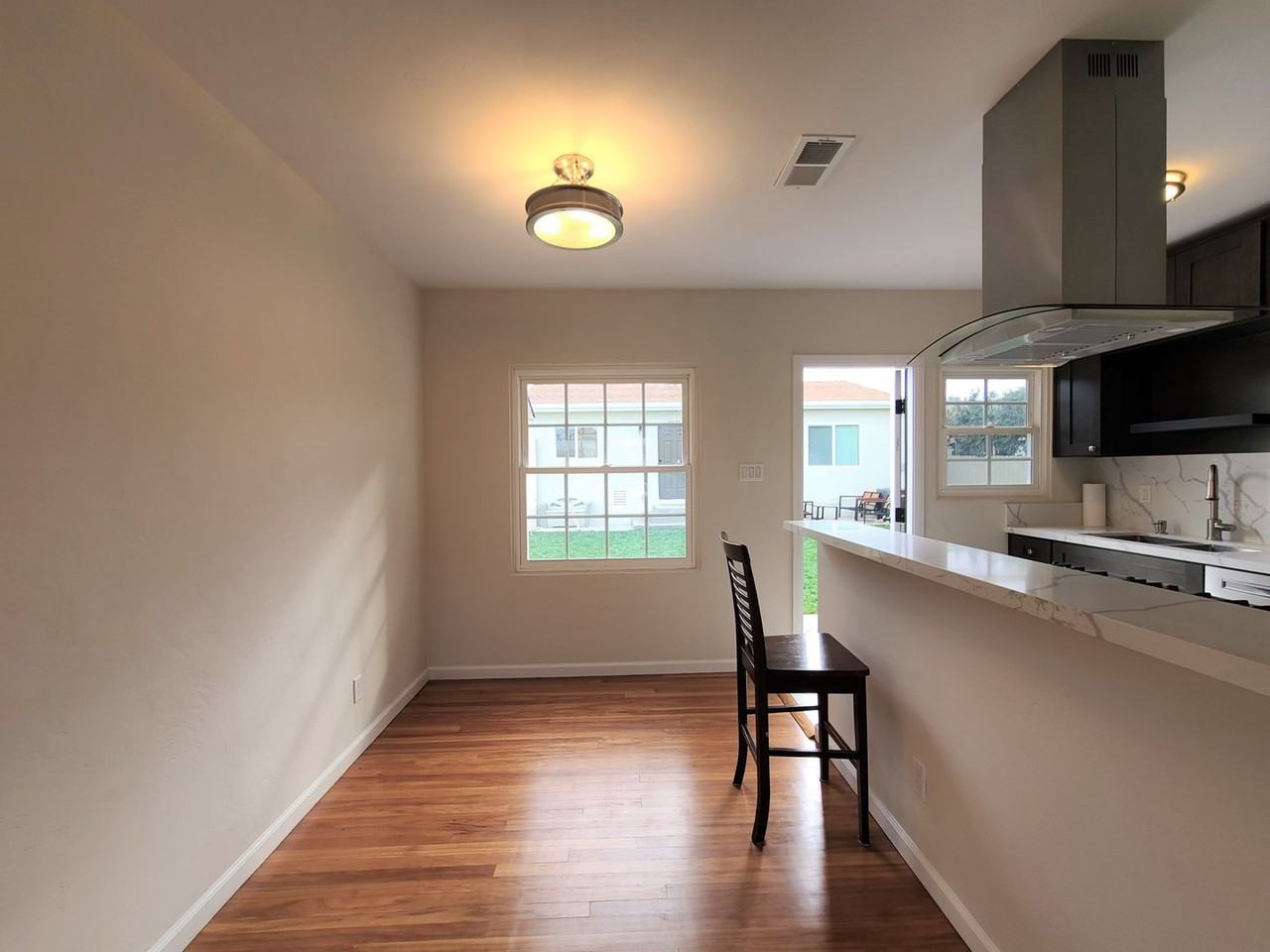 4033 Violet St - Photo 4 of 10