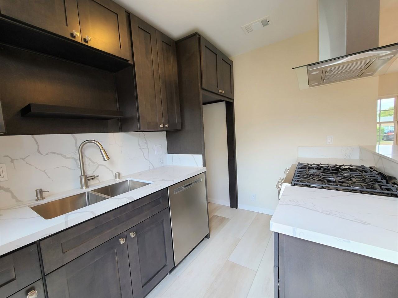 4033 Violet St - Photo 6 of 10