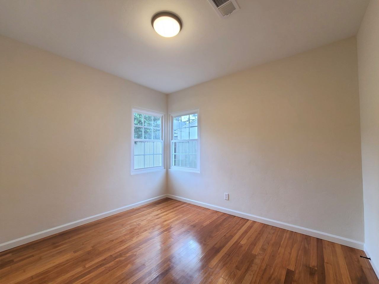 4033 Violet St - Photo 7 of 10