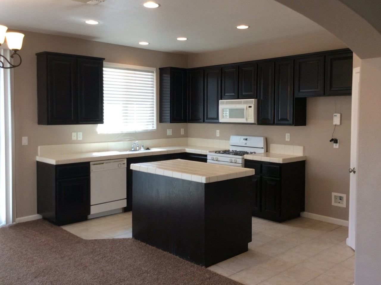 1374 Bamboo St - Photo 3 of 3