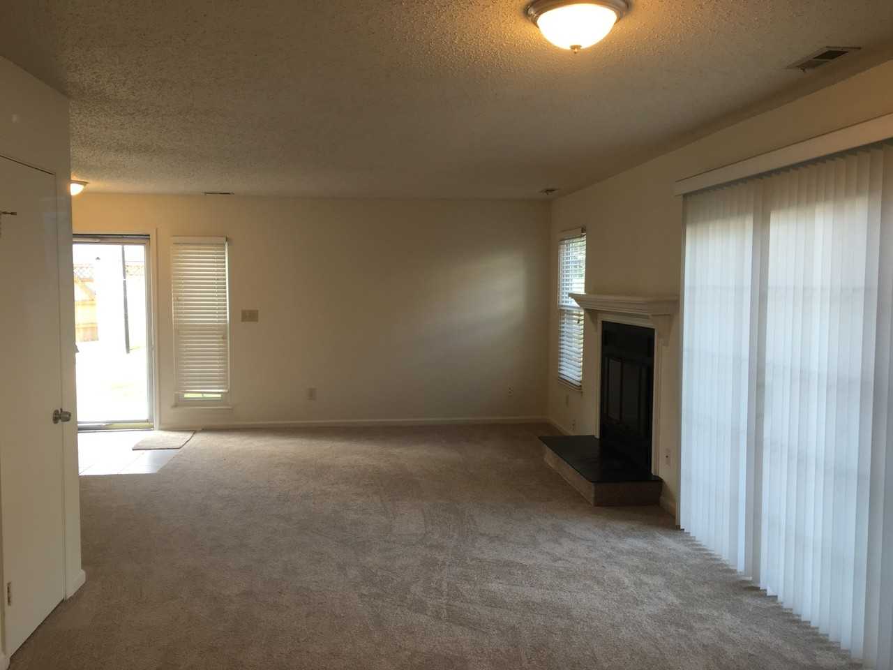 656 Oleander Cir - Photo 6 of 32
