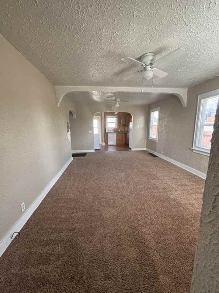 2110 E 13th St - Photo 3 of 19