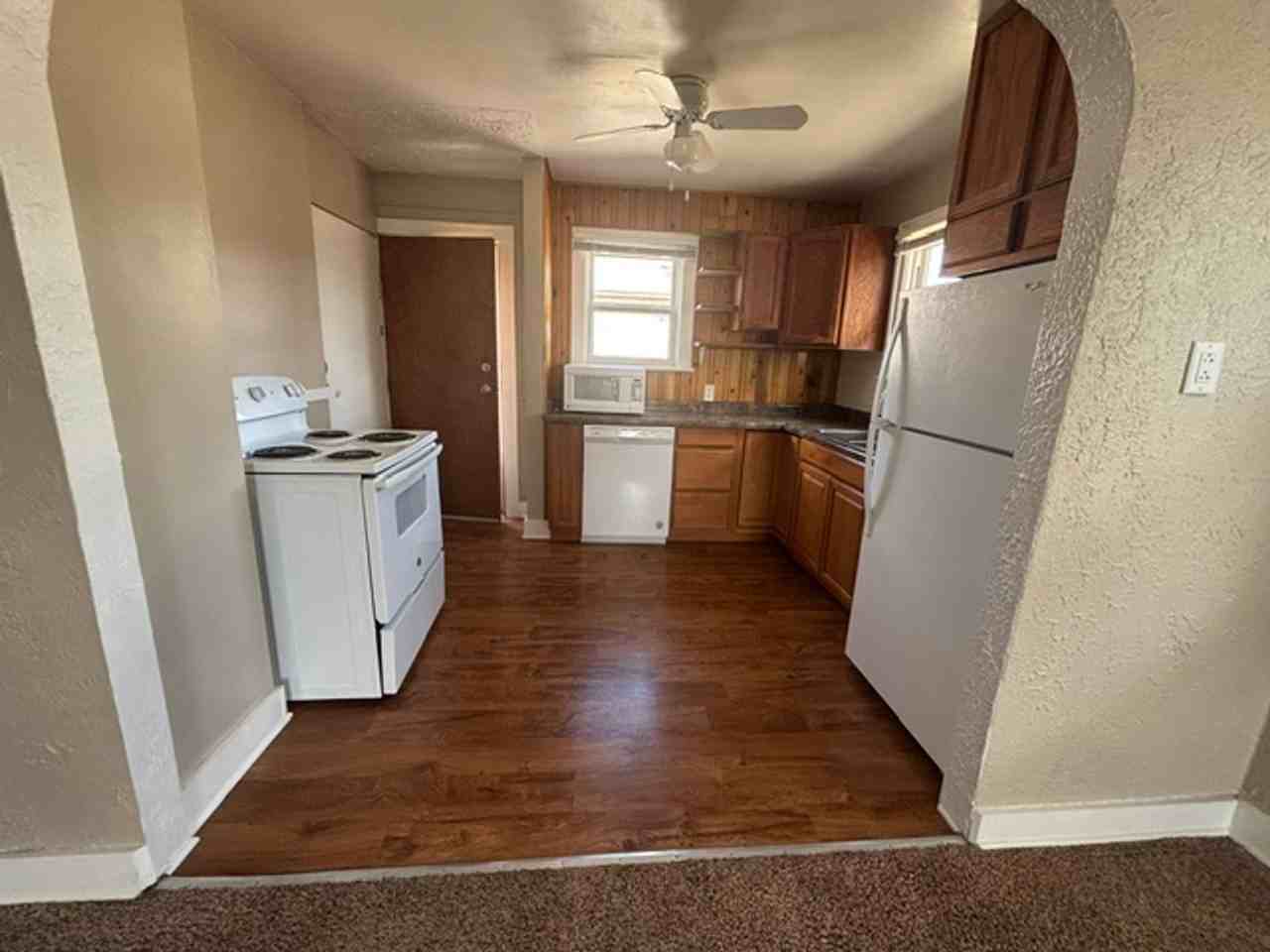 2110 E 13th St - Photo 5 of 19