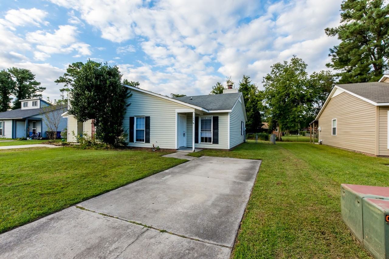 139 Village Cir - Photo 2 of 23