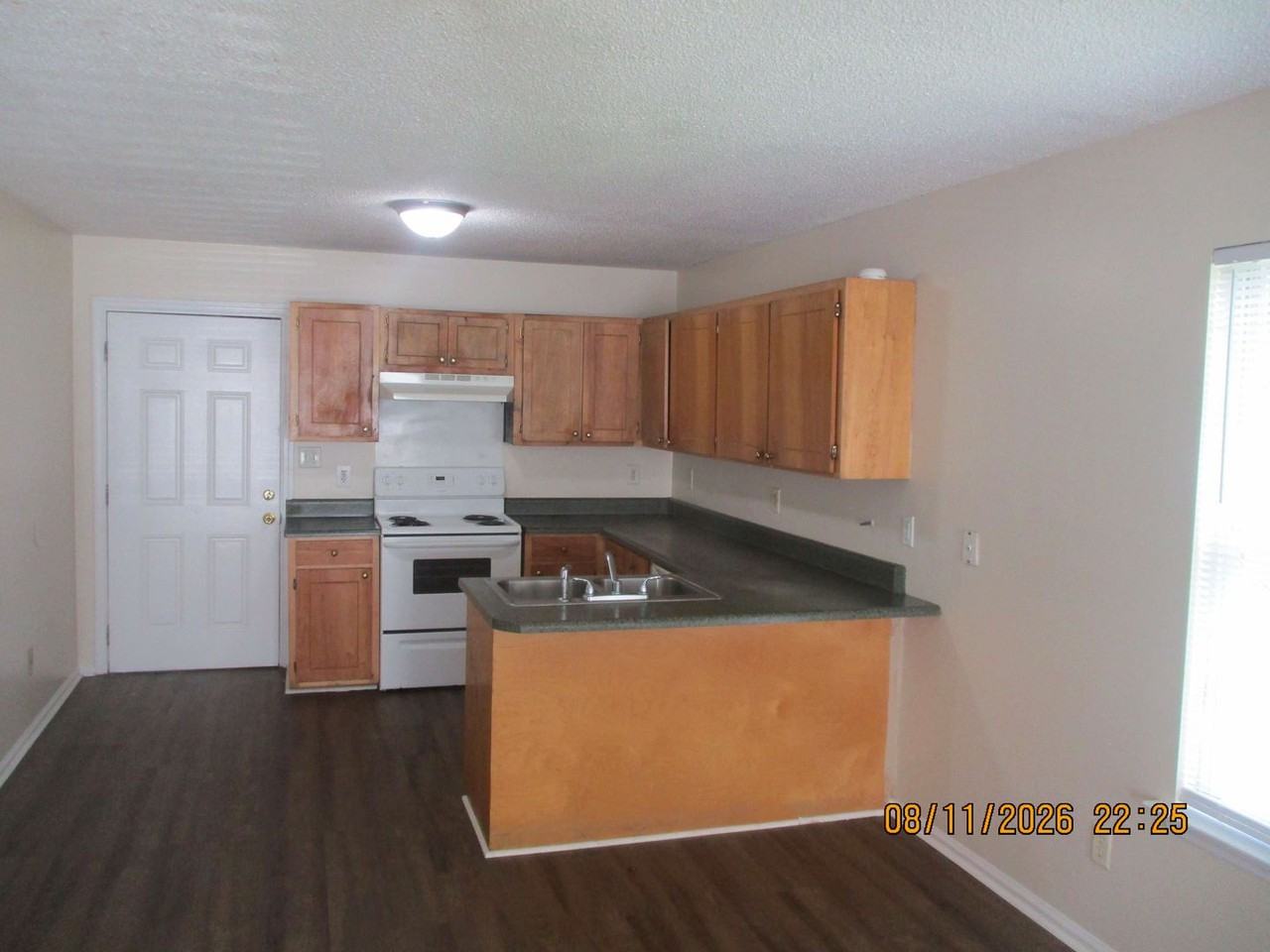 2205 Beachview Dr - Photo 4 of 8