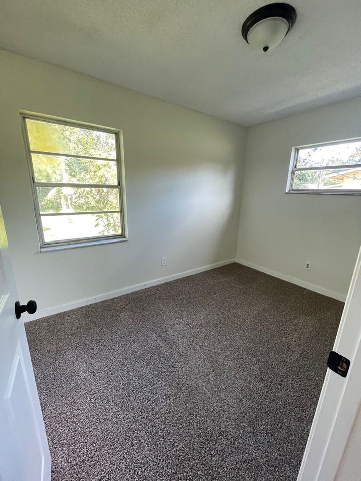 120 Dirksen Dr - Photo 4 of 10