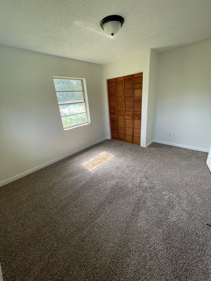 120 Dirksen Dr - Photo 5 of 10