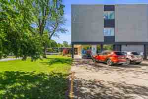featured image of 703 703 N Park/704 N Main