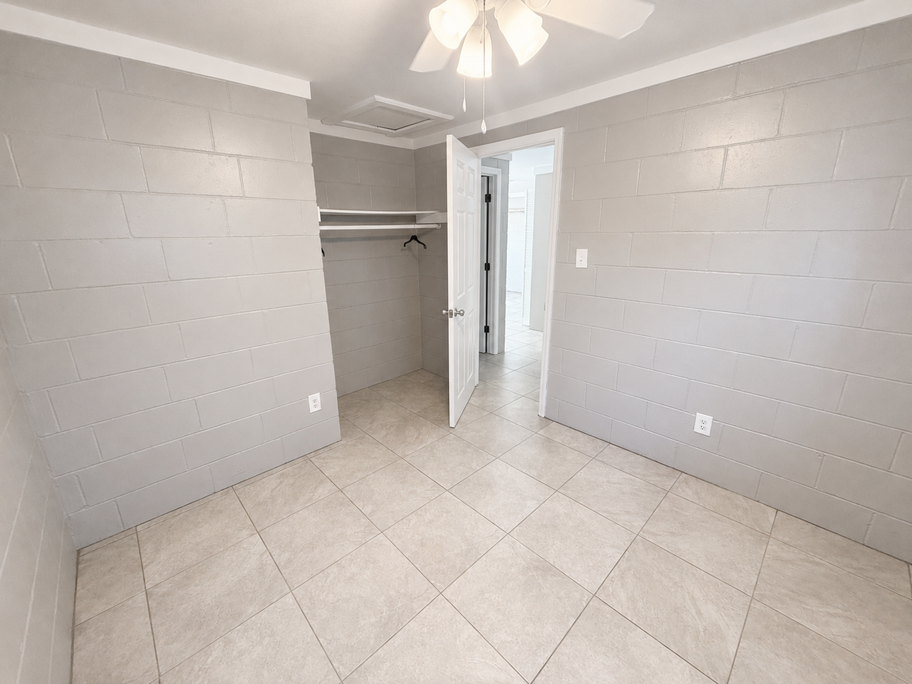 2201 Washington St #B - Photo 6 of 11