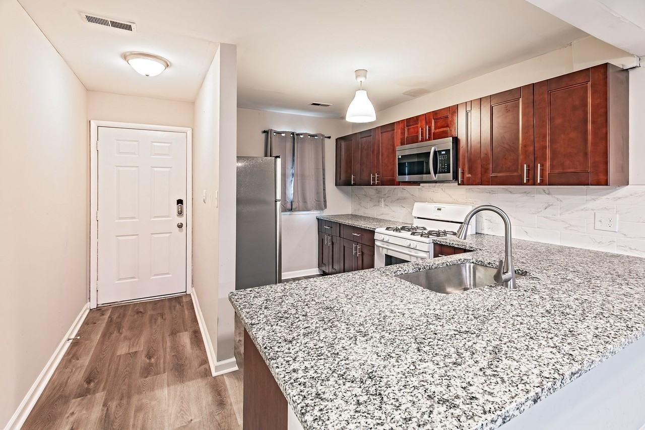 117 E Beaver Ct - Photo 3 of 13