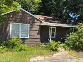 featured image of 702 Lawyers Ln