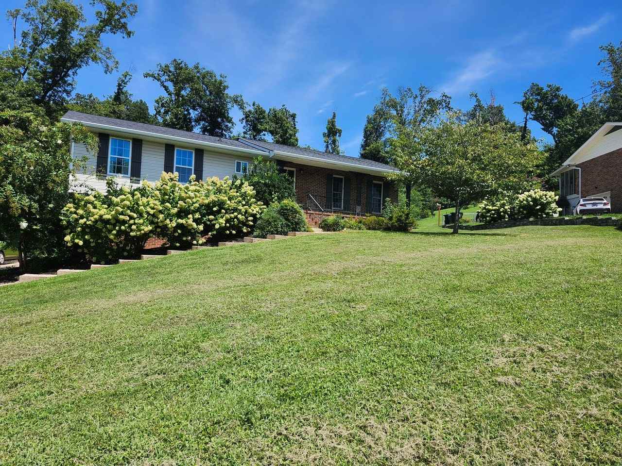2924 Old Britain Cir - Photo 3 of 6