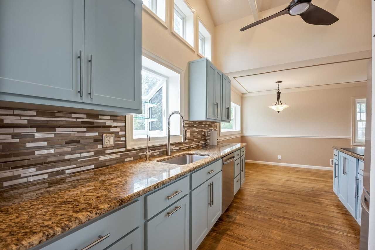 3059 S Jasmine St - Photo 5 of 38