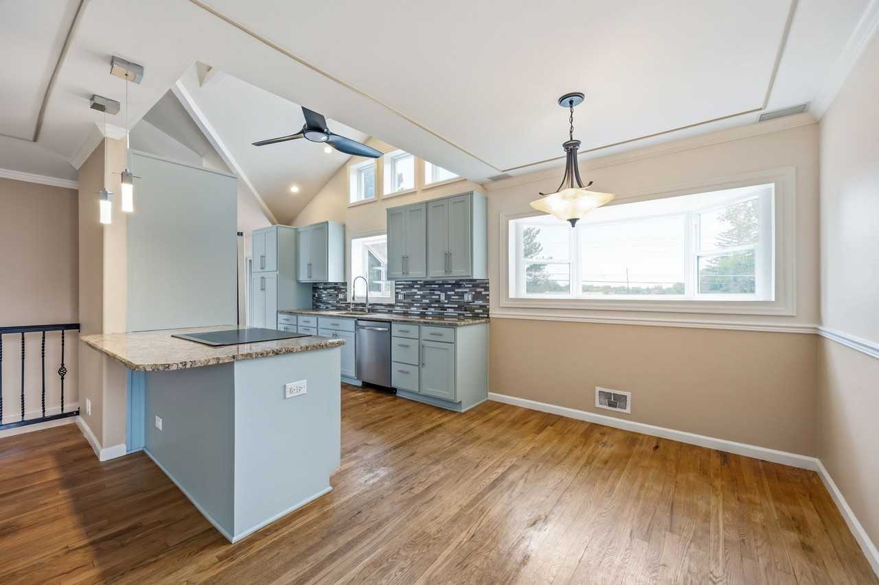 3059 S Jasmine St - Photo 6 of 38