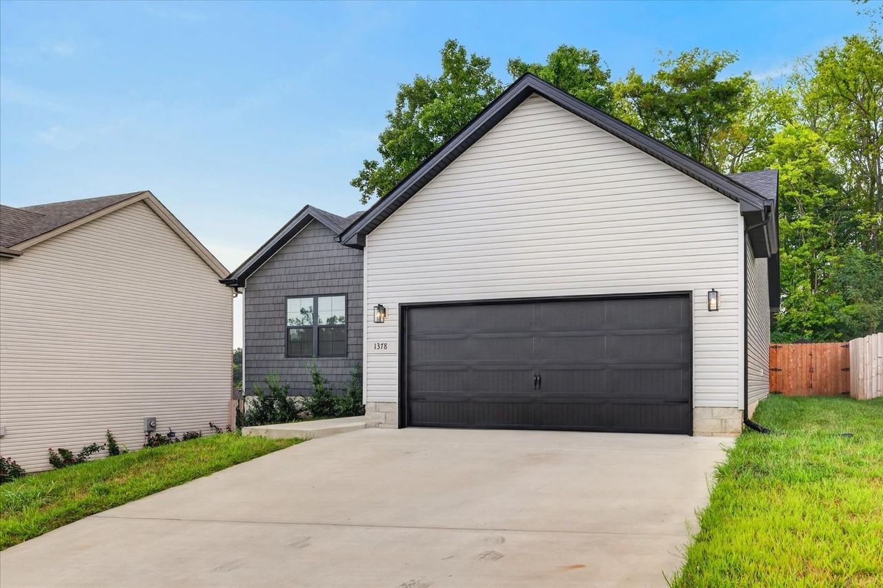 1378 Isaiah Dr - Photo 3 of 32