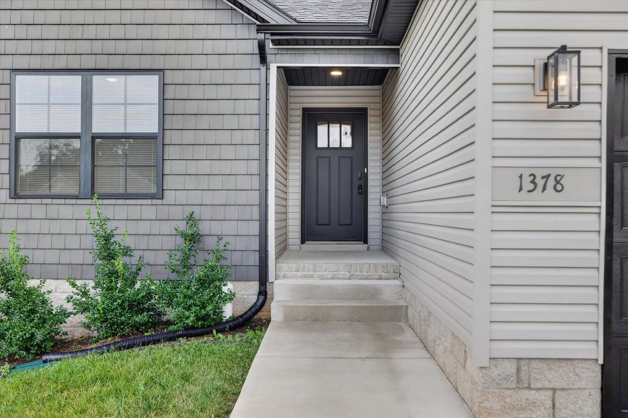 1378 Isaiah Dr - Photo 4 of 32