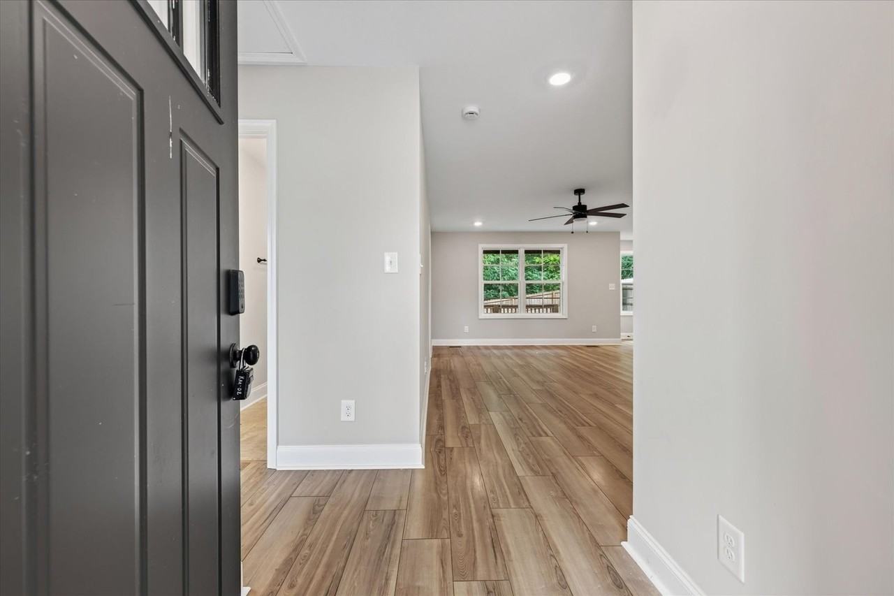 1378 Isaiah Dr - Photo 5 of 32