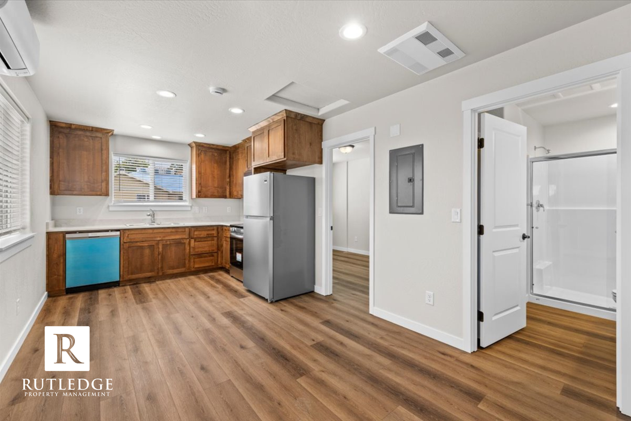 1103 Annalise St - Photo 2 of 6