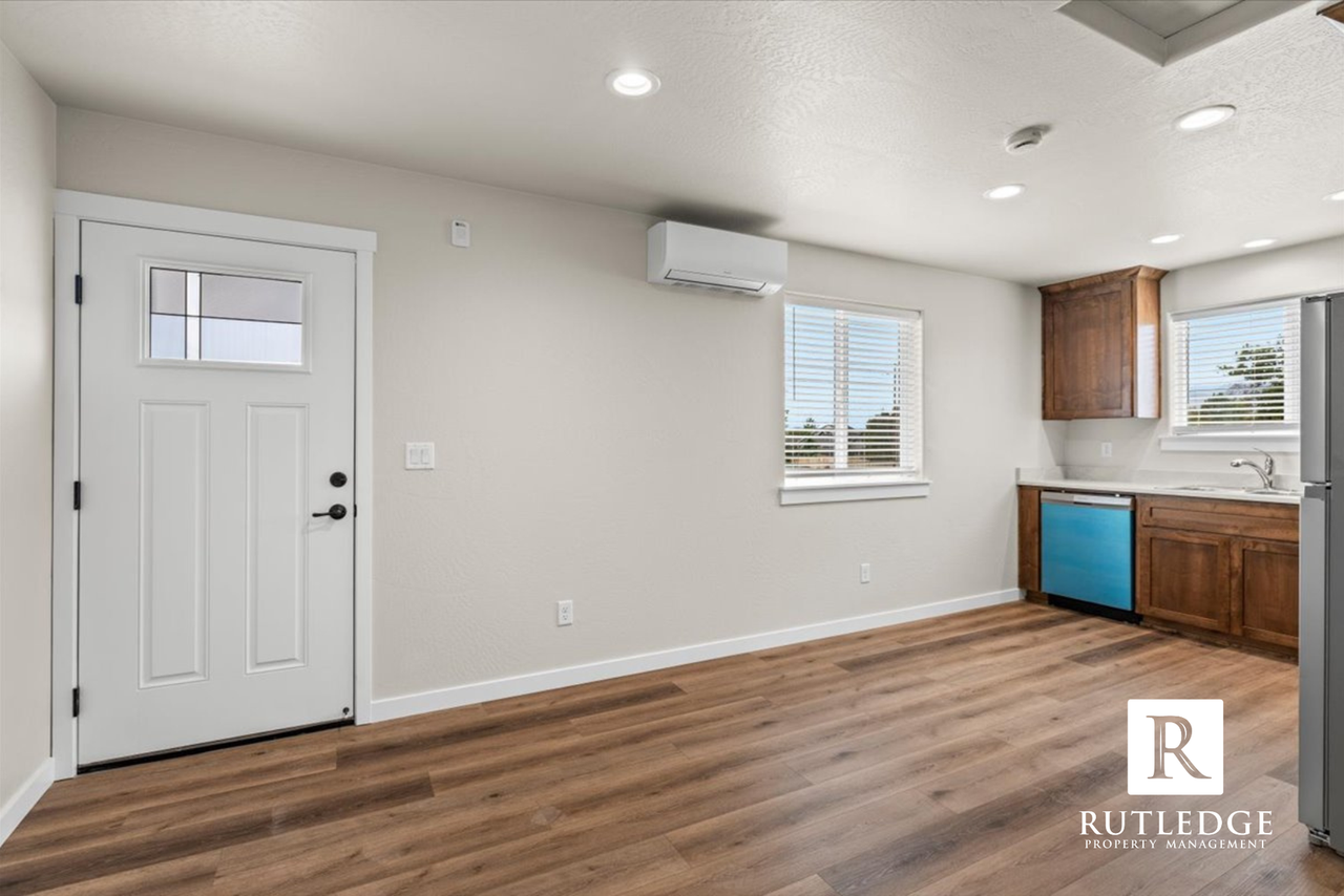 1103 Annalise St - Photo 3 of 6