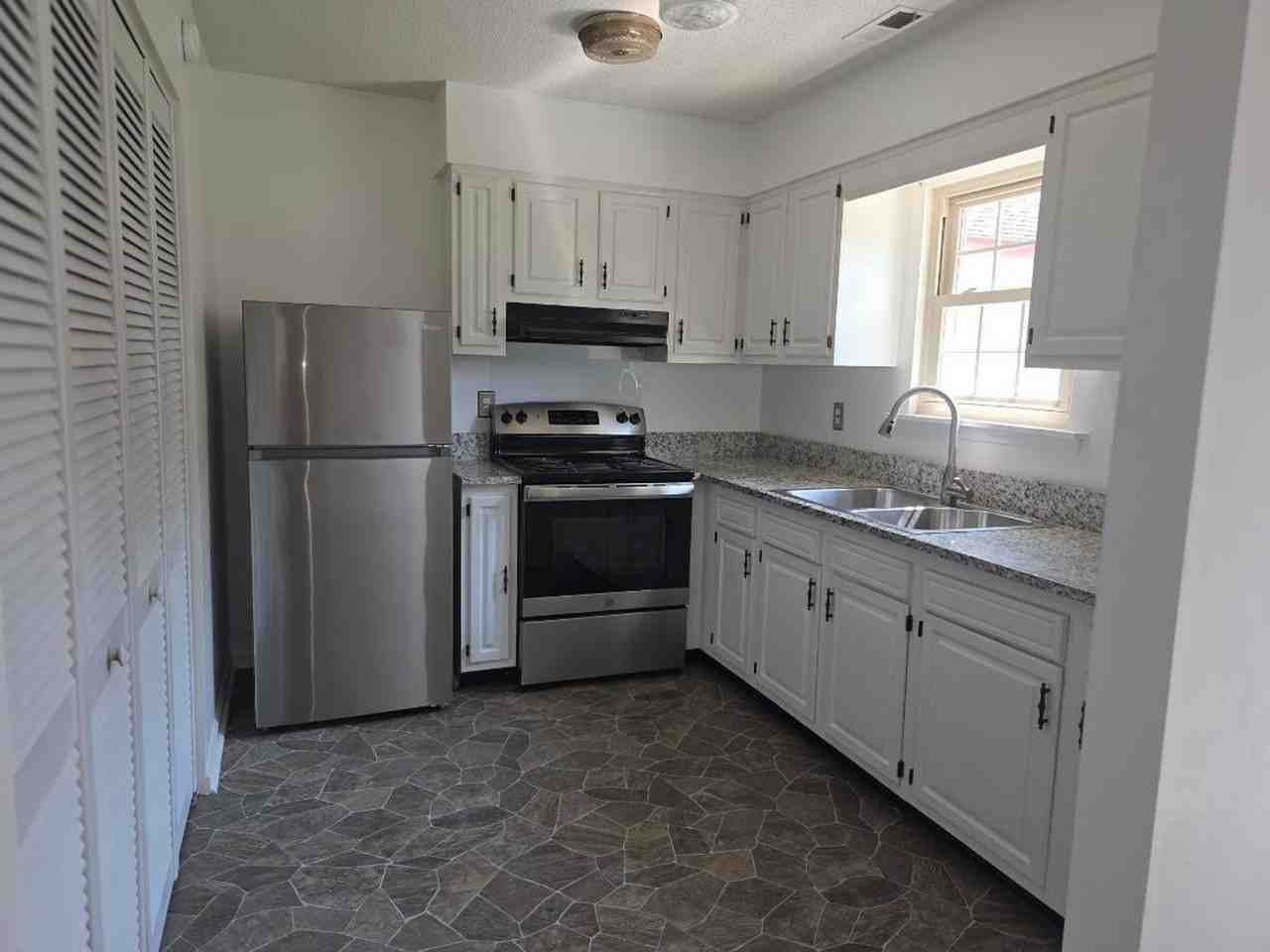 1166 E New Hope Rd - Photo 5 of 19