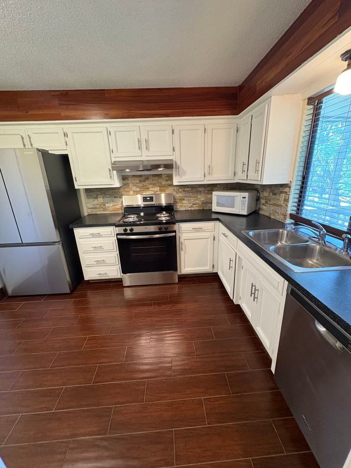 12624 W 110th Ter - Photo 5 of 14