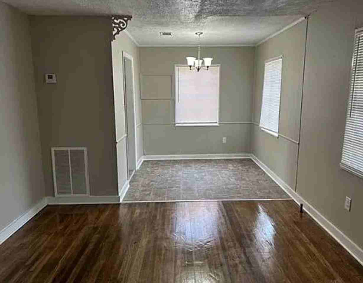 3719 Main St - Photo 4 of 9