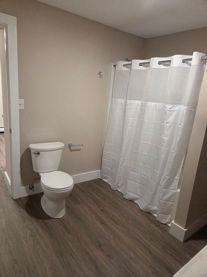 61 Malletts Bay Ave - Photo 6 of 19
