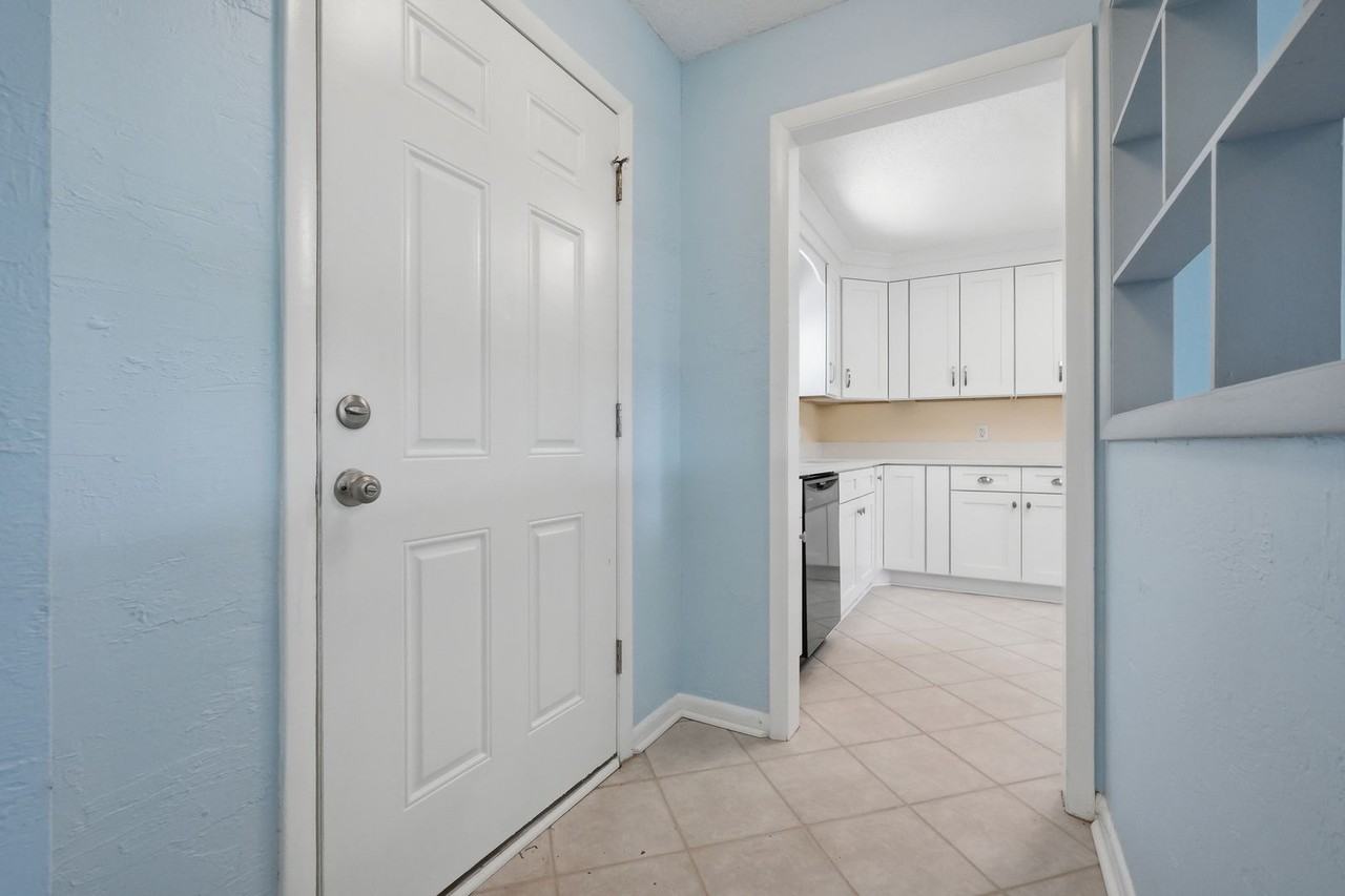 349 Primrose Cir - Photo 7 of 38