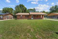 234 Deerwood Dr - Photo 1 of 1
